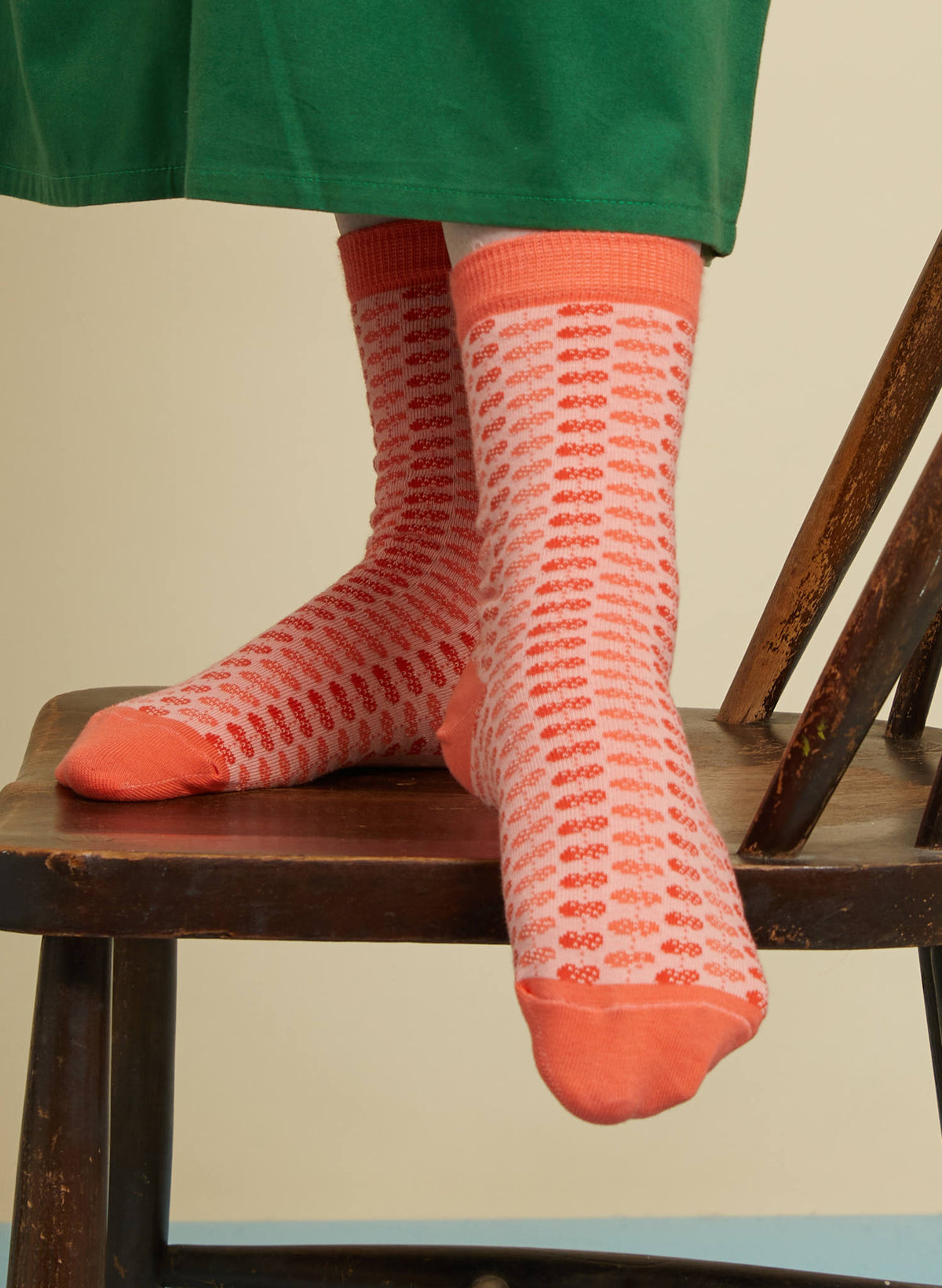 Ankle Socks - Coral Pinecones