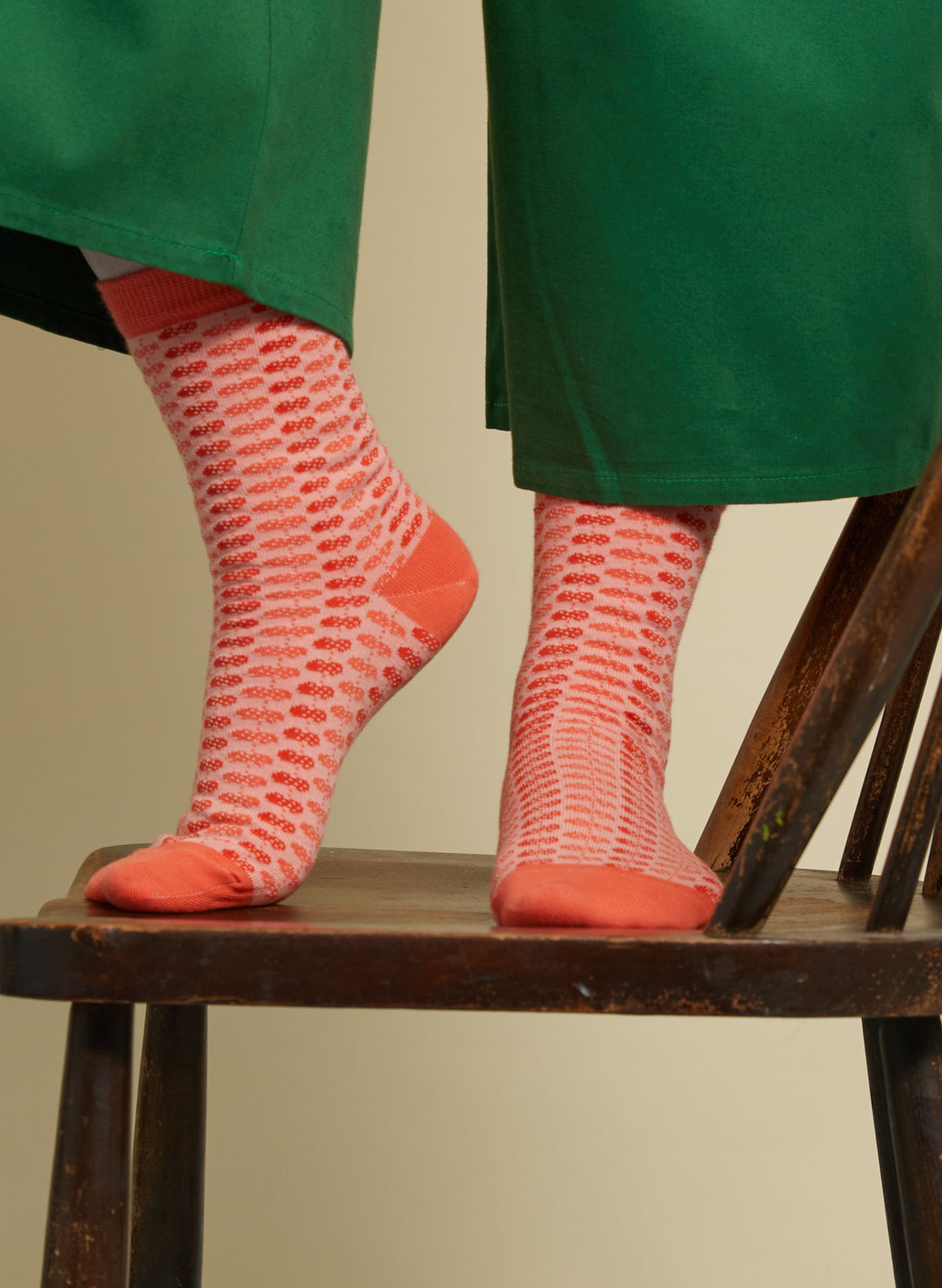 Ankle Socks - Coral Pinecones