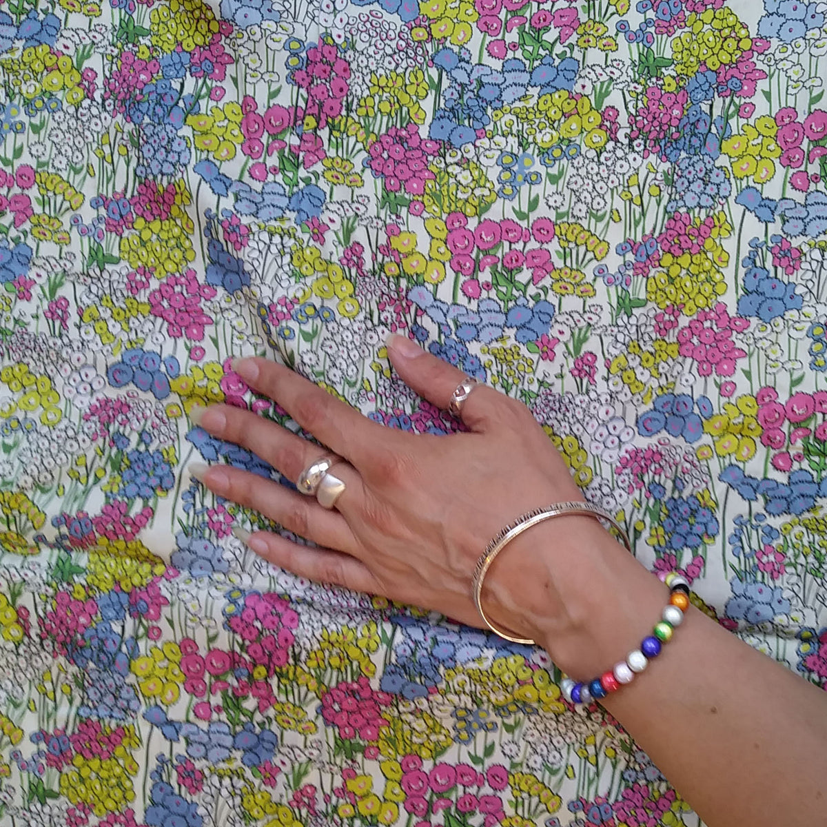Remnant - 100cmx 150cm - Cream Flower Garden Fabric - Cotton Sateen